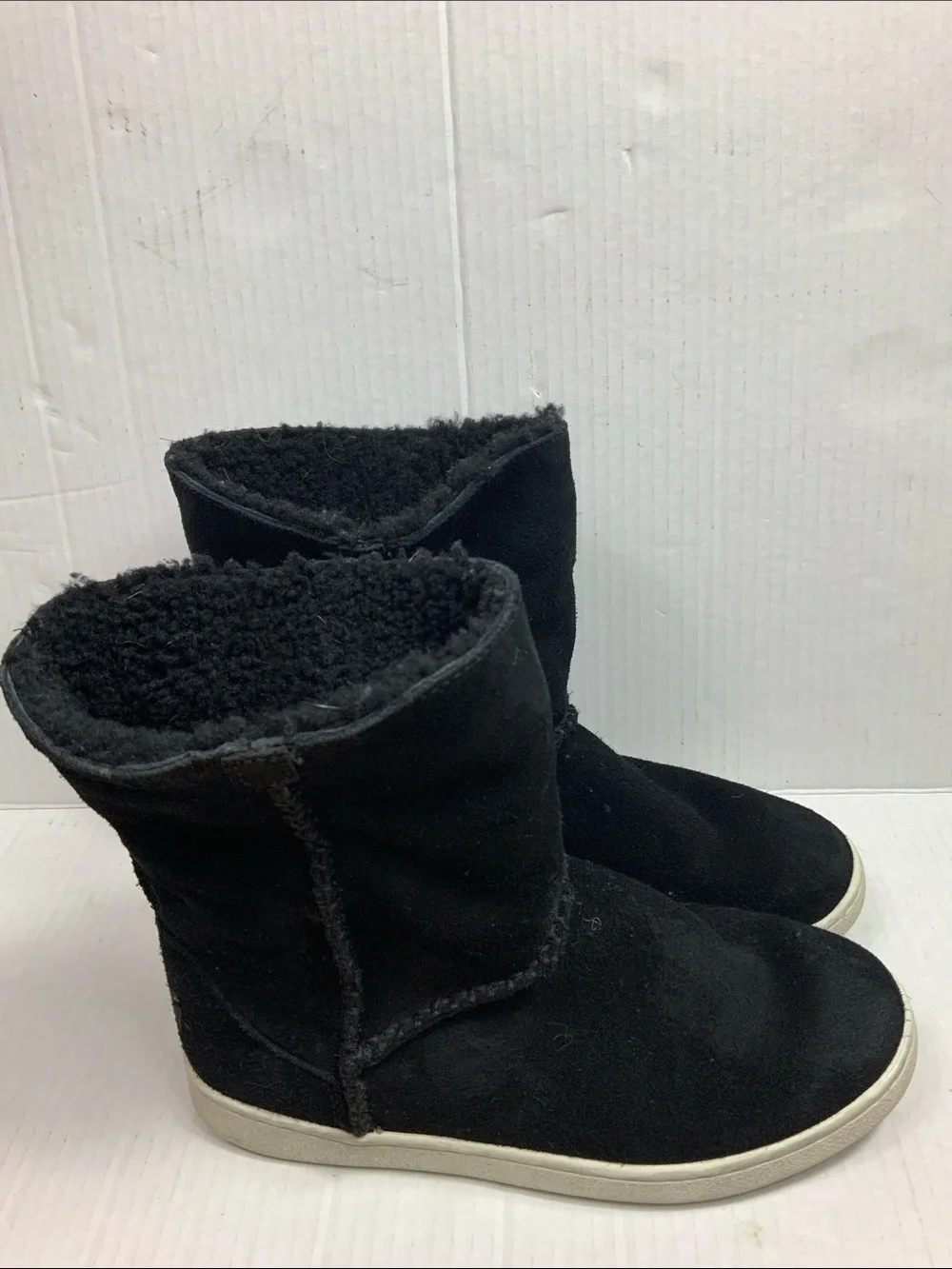 Women’s UGG Reyes Black Sneaker Boots Cozycore Athleisure Winter Shoes Size 7